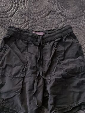 Gloria Vanderbilt Black Elastic Waist Shorts with Pockets